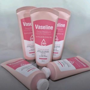Kem dưỡng da tay Vaseline Deep Moisture Hand & Nail Cream